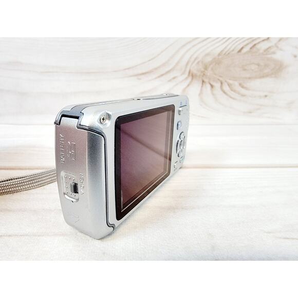 Pentax Optio W30, 7.1 MP Waterproof Dustproof Digital Camera & Battery Tested - Picture 6 of 15